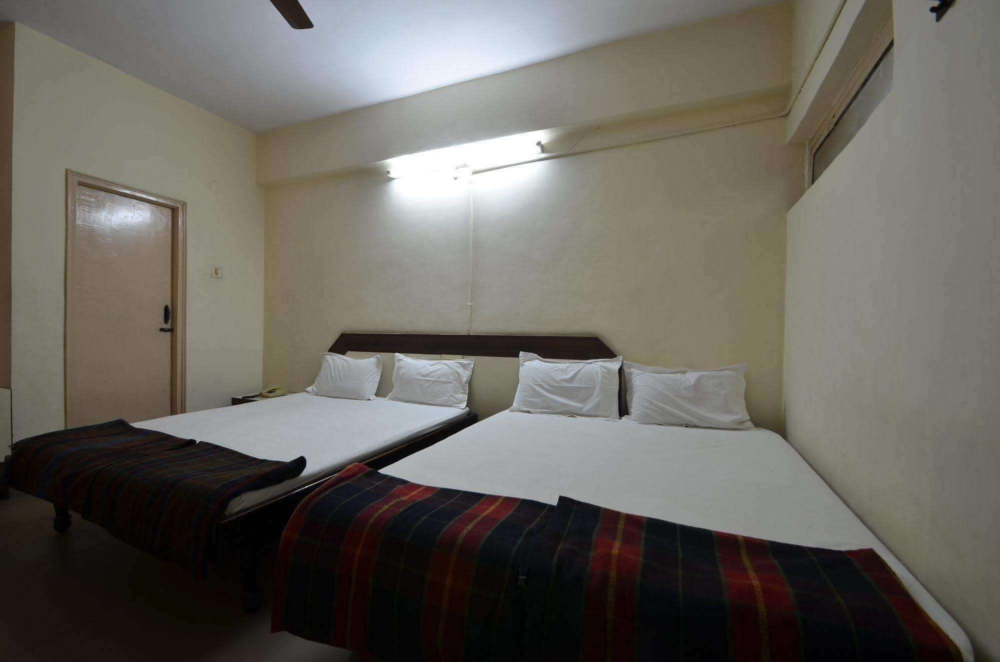 Hotel Maya Deluxe Hajdarábád Exteriér fotografie
